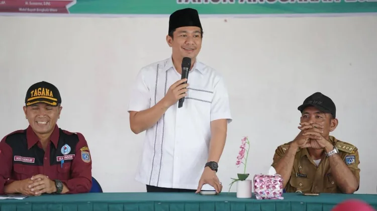 Bupati Bengkulu Utara, Arie Septia Dinata (tengah) memberikan sambutan pada sebuah acara belum lama ini.(Foto/Ist)