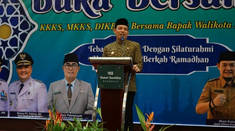 Wali Kota Bengkulu, Dedy Wahyudi saat menghadiri buka puasa bersama KKKS dan MKKS se- Kota Bengkulu.(Foto/Ist)