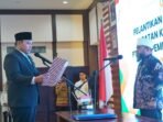 Gubernur Bengkulu, Hasan (kanan) melantik Andaru Pranata sebagai Komisaris Nonindependen Bank Bengkulu masa bakti 2026-2030, bertempat Aula H Mochtar Azehari, Graha Bank Bengkulu lantai 7, Minggu 8 Maret 2026.(Foto/Ist)