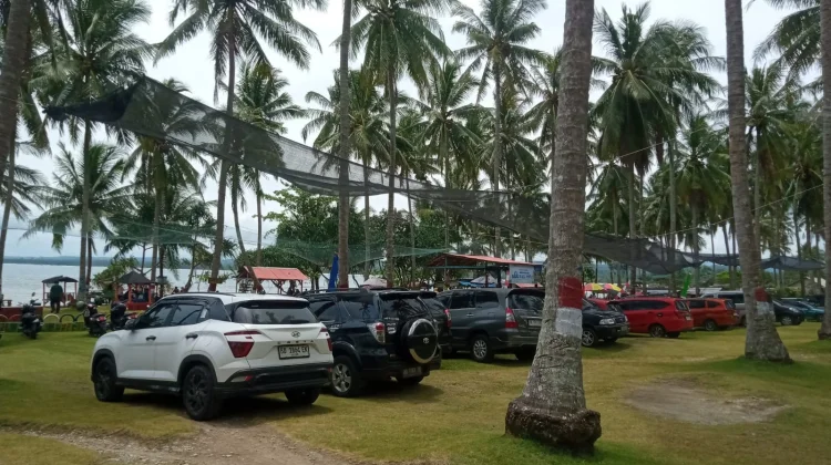 Salah satu objek wisata pantai di Bengkulu, sepekan setelah Idulfitri 1447 Hijriah masih ramai dikunjungi masyarakat.(Foto/Ist)