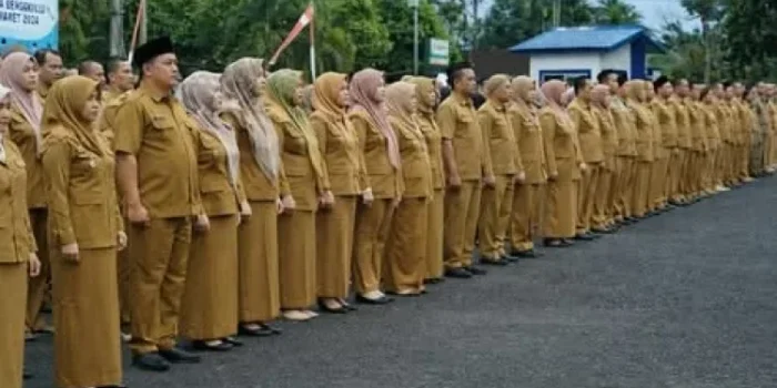 ASN Pemkot Bengkulu mengoikuti apel bulanan di halaman Kantor Pemkot setempat.(Foto/Ist)