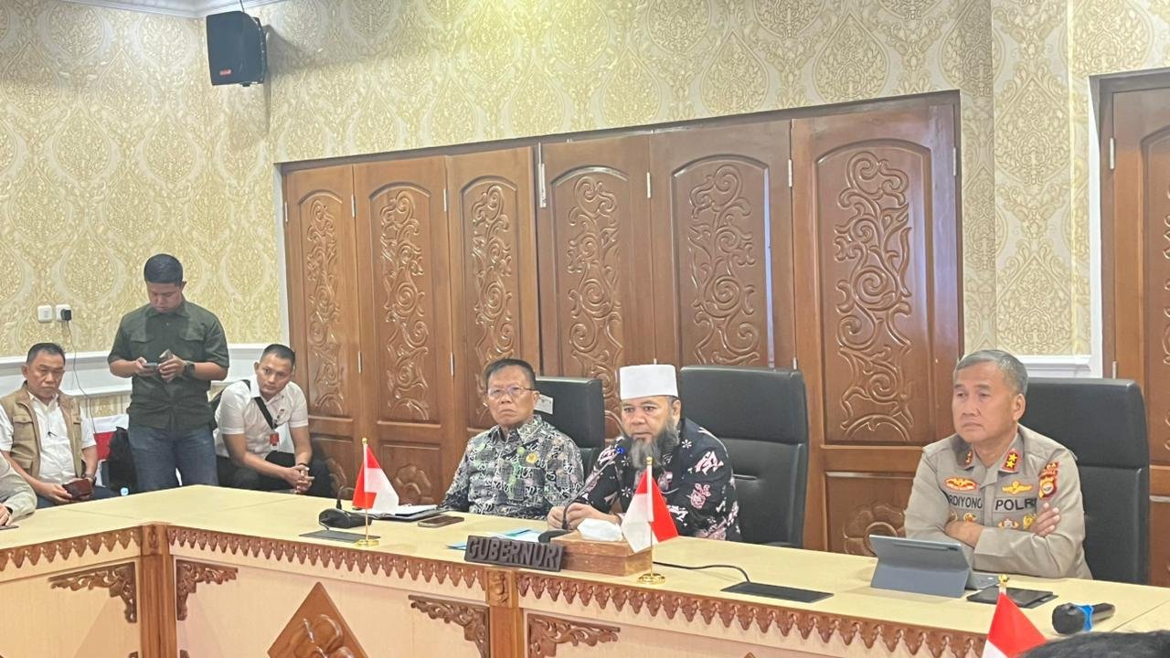 Gubernur Bengkulu, Helmi Hasan (tengah) didampingi Ketua DPRD Provinsi Bengkulu, Sumardi (kiri) dan Kapolda Bengkulu, Irjen Pol Mardiyono pimpin rakor matangkan persiapan menghadapi Idulfitri 1447 Hijriah mendatang.(Foto/Ist)
