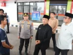 Wali Kota Bengkulu, Dedy Wahyudi, Kapolresta Bengkulu, Kombes Pol Rahmat Hidayat dan Plt Sekda Kota Bengkulu, Medi mengecek salah satu SPBU di daerah ini untuk memastikan stok dalam keadaan aman dan cukup.(Foto/Ist)