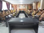 Sekda Bengkulu, Herwan Antoni pimpin rapat dengan sejumlah OPD dan instansi terkait dilingkup pemprov setempat untuk memperkuat ASN Pemprov Bengkulu bantu rakyat mulai dari sedekah nasi bungkus hingga zakat profesi.(Foto/Ist)