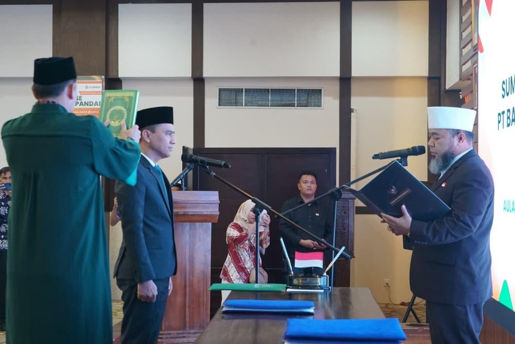 Gubernur Bengkulu, Helmi Hasan melantik Somi Mohamad Yunus sebagai Direktur Kepatuhan Bank Bengkulu masa bakti 2026-2030, bertempat Aulah Mochtar Azehari Bank Bengkulu.(Foto/Ist)