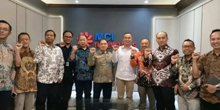 Bupati Kepahiang, Zurdi Nata bersama PLN dan PT MCI bahas progres eksplorasi panas bumi di kabupaten tersebut.(Foto/Ist)