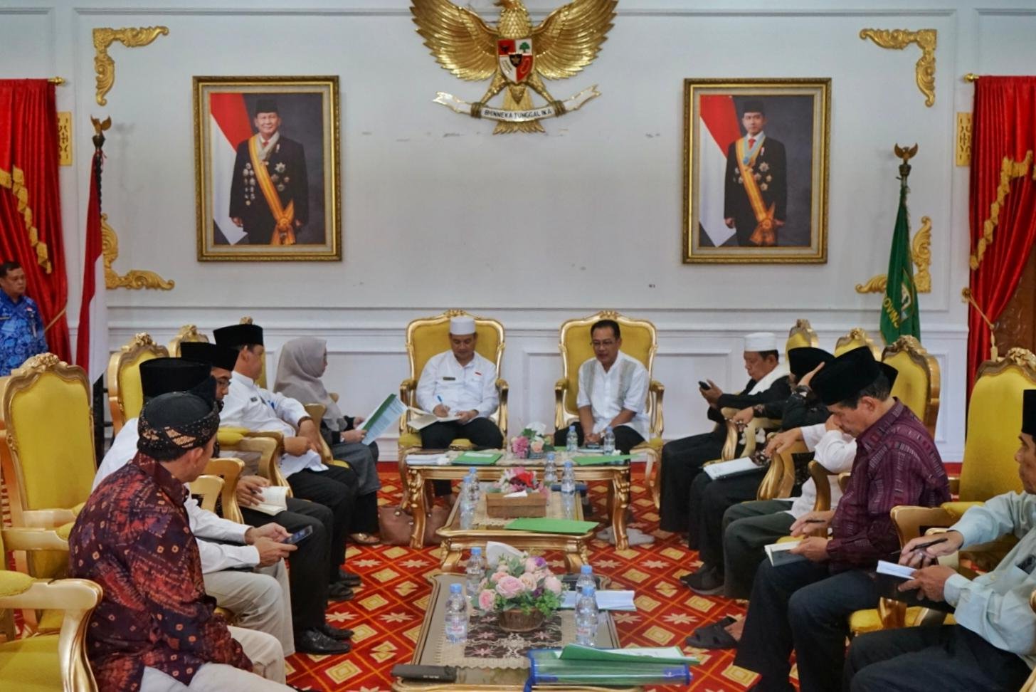 Sekda Bengkulu, Herwan Antoni menerika audensi Ketua dan Pengurus Yayasan Semarak terkait seetifikasi lahan SD IT di Bengkulu Utara dan Rejang Lebong, bertempat di Balai Raya Semarak, Bengkulu.(Foto/Ist)