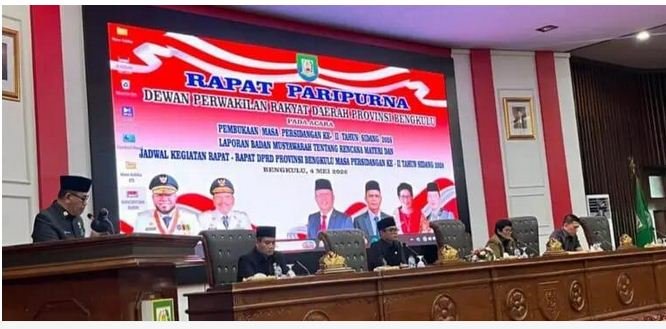 DPRD Provinsi Bengkulu menggelar rapat paripurna masa sidang II tahun 2026 untuk menentukan arah kerja legislatif beberapa bulan kedepan dengan fokus pengawasan dan efisiensi anggaran.(Foto/Ist)