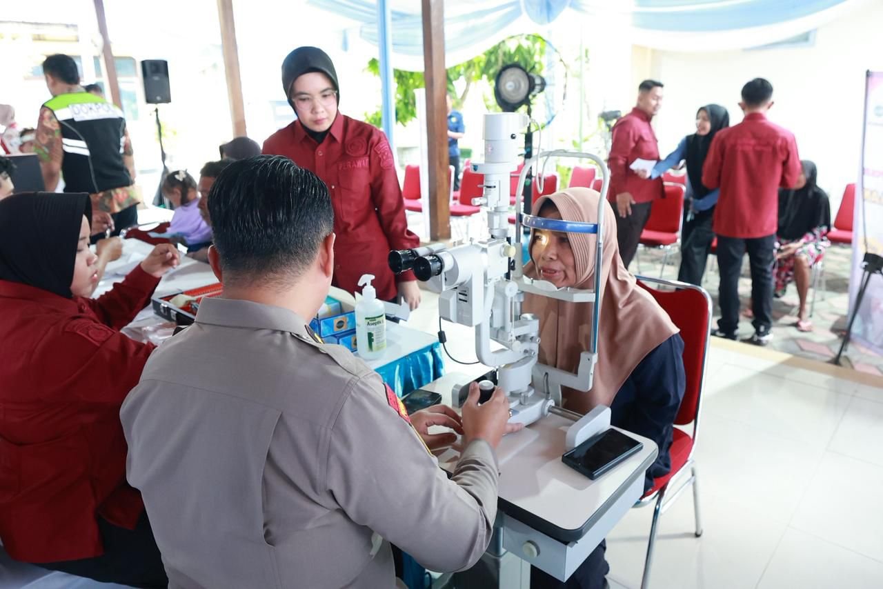Kepolisian Daerah (Polda) Jawa Timur menggelar bakti sosial dan bakti kesehatan dihadiri ribuan warga Nganjuk.(Foto/Ist)