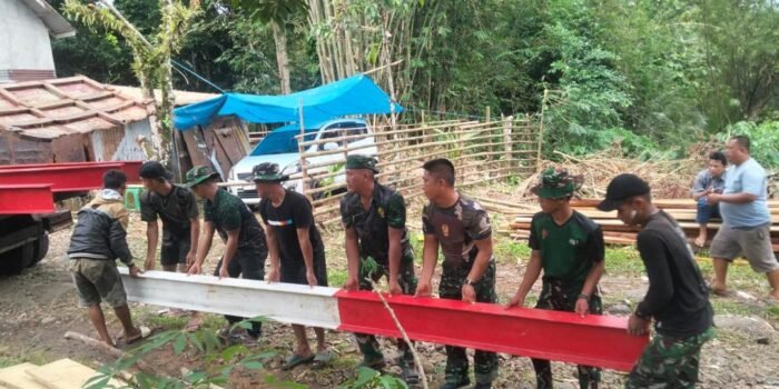 Kerangka jembatan gantung Perintis Garuda sudah sampai di lokasi sehingga pemasangan badan jembatan segera dilaksanakan, sehingga jembatan ini dapat dimanfaatkan masyarakat untuk memperlancar aktivitas sehari-hari.(Foto/Ist)