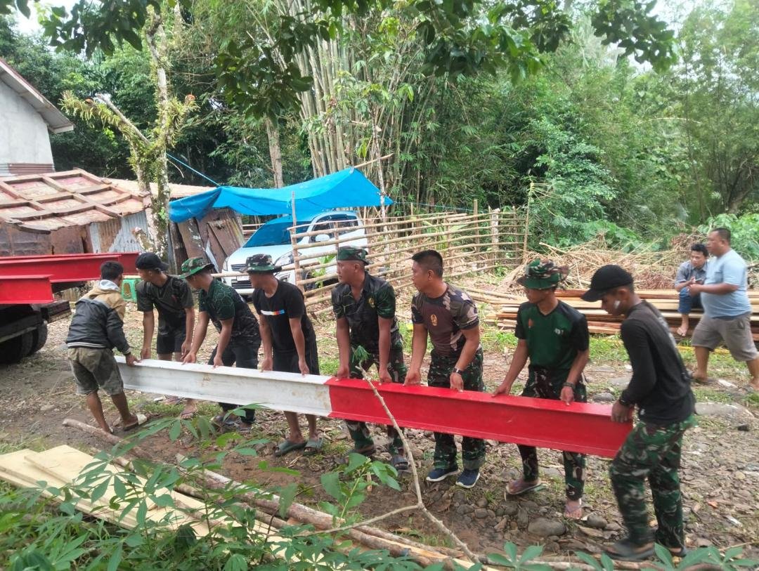 Kerangka jembatan gantung Perintis Garuda sudah sampai di lokasi sehingga pemasangan badan jembatan segera dilaksanakan, sehingga jembatan ini dapat dimanfaatkan masyarakat untuk memperlancar aktivitas sehari-hari.(Foto/Ist)