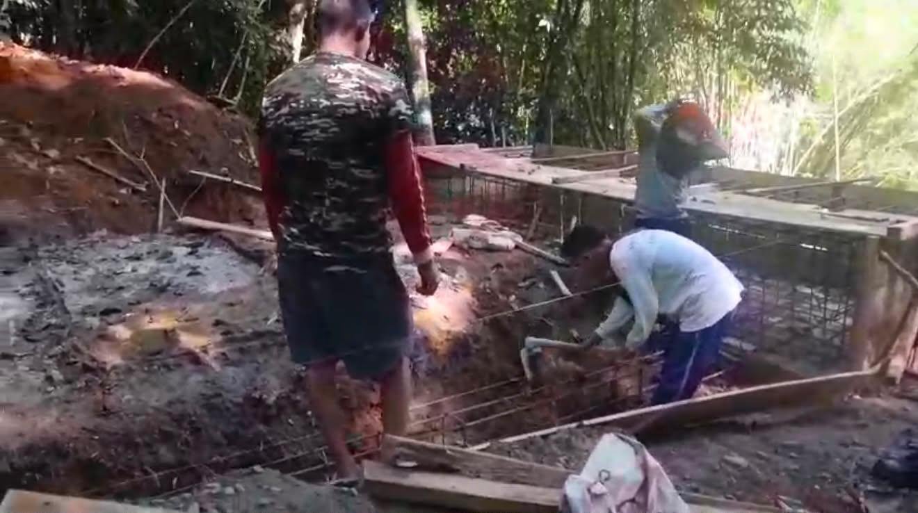 Jembatan Lubuk Bingin Baru Pembangunan jembatan gantung Garuda di Desa Lubuk Bingin Baru, Kecamatan Sindang Beliti Ilir (SBI), Kabupaten Rejang Lebong kemajuan fisik dilapangan sudah mencapai 69 persen.(Foto/Ist)