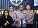 Kadiv Humas Polri, Irjen Pol Johnny Eddizon Isir memberikan keterangan pers terkait kunjungan Presiden Prabowo ke Nganjuk untuk meresmikan museun Ibu Marsina dan panen raya jagung nasional, Sabtu 16 Mei 2026.(Foto/Ist)