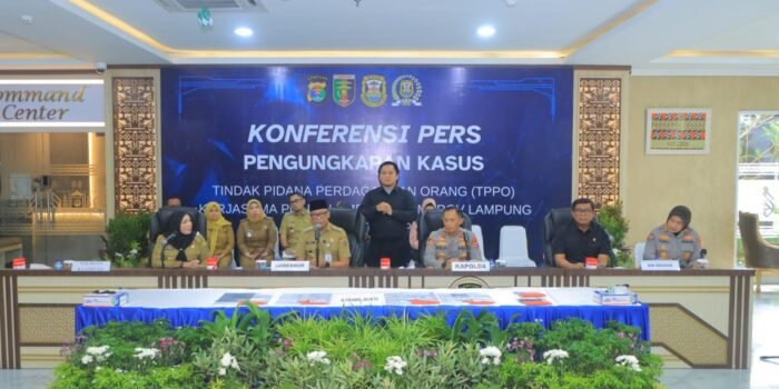 Kapolda Lampung, Irjen Pol Helfi Assegap menggelar konferensi pers atas keberhasilan mengungkap kasus TPPO Anak Di Bawah Umur, di Mapolda setempat.(Foto/Ist)