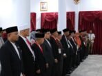Sekda Bengkulu, Herwan Antoni melantik sejumlah Dewan MTQ Provinsi Bengkulu ke-XXXVII tahun 2026, berlangsung di rumah dinas Bupati Seluma.(Foto/Ist)