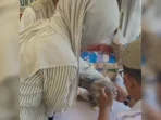 Layanan Rabie di Arena MTQ Seluma Petugas Distanak Kabupaten Seluma memberikan vaksinasi terhadap kuncing peliharaan masyarakat di arena pelaksanaan MTQ XXXVII tingkat Provinsi Bengkulu di masjid Agung Baitul Falihin setempat.(Foto/Ist)