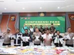Kapolda Riau, Brigjen Pol Hengky Haryadi menggelar konferensi pers terkait hasil Operasi Antik LK 2026 di Mapolda setempat.(Foto/Ist)