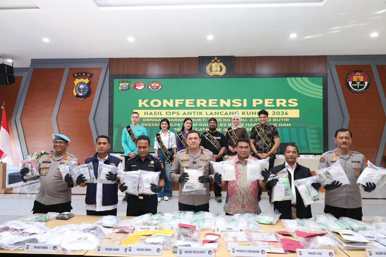 Polda Riau Pers Relis Kapolda Riau, Brigjen Pol Hengky Haryadi menggelar konferensi pers terkait hasil Operasi Antik LK 2026 di Mapolda setempat.(Foto/Ist)
