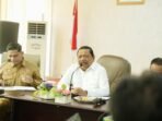 Wagub Bengkulu, Mian dan Plt Bupati Rejang Lebong, Hendri Praja pimpin rapat terbatas bersama dinas instansi terkait peningkatan jalan provinsi di daerah ini.(Foto/Ist)