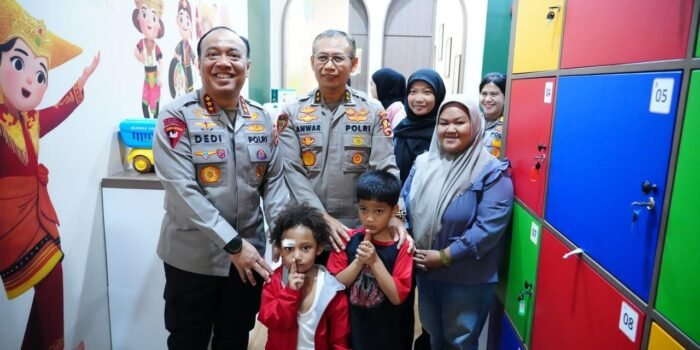 Wakapolri Komjen Pol Dedi Prasety didampingi As SDM Kapolri Irjen Pol Anwar meninjau fasilitas Daycare SSDM Polri yang berlokasi di lantai 1 Gedung TNCC Mabes Polri Selasa 9 Juni 2026.(Foto/Ist)