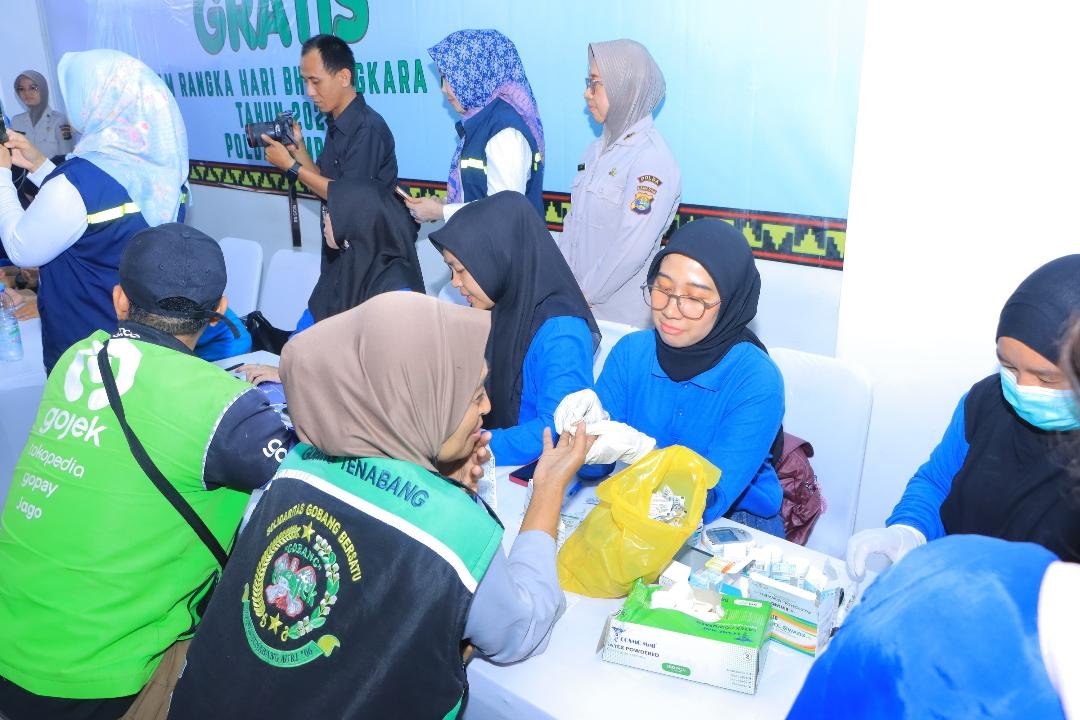 Polda Lampung menggelar bakti kesehatan (Bakes) melayani kesehatan sekitar 7.600 warga dan melaksanakan pelayanan khusus dalam rangka memperingati Hari Bhayarangkara ke-80 tahun 2026.(Foto/Ist)