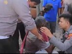 Anggota Polisi berhasil menghentikan kendaraan rem blong di kawasan Tulang Bawang, Lampung sehingga tidak menimbulkan korban jiwa di masyarakat.(Foto/Ist)