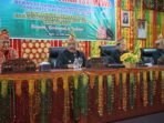 Ketua DPRD Bengkulu Tengah, Fepi Suheri (ketiga dari kiri) memimpin rapat istimewa dengan acara tunggal memperingati HUT ke-18 Kabupaten Benteng tahun 2026.(Foto/Ist)