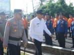 Bupati Bengkulu Tengah, Rachmat Riyanto bersama Kapolres melakukan pemeriksaan barisan pada Apel Kesiapsiagaan menghadapi Karhutla dan dampak El Nino di wilayah ini.(Foto/MC Benteng)